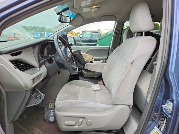 2016 TOYOTA SIENNA — DENT