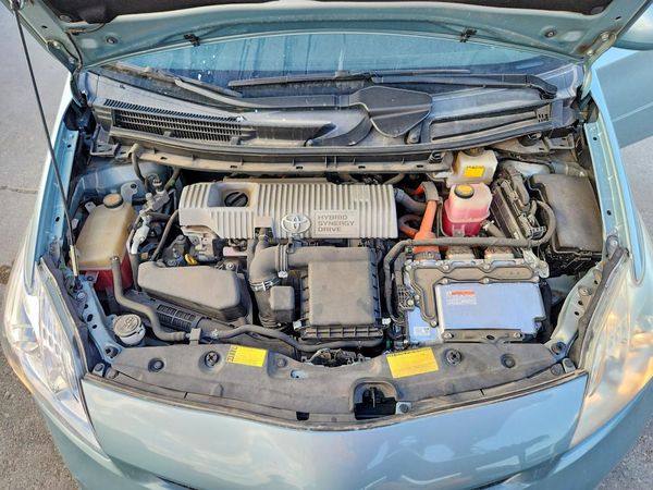 2012 TOYOTA PRIUS — Engine bay