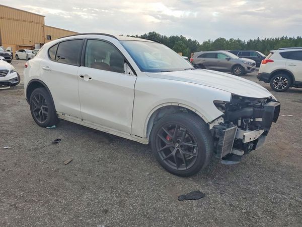 2020 ALFA ROMEO STELVIO — Passenger 3/4