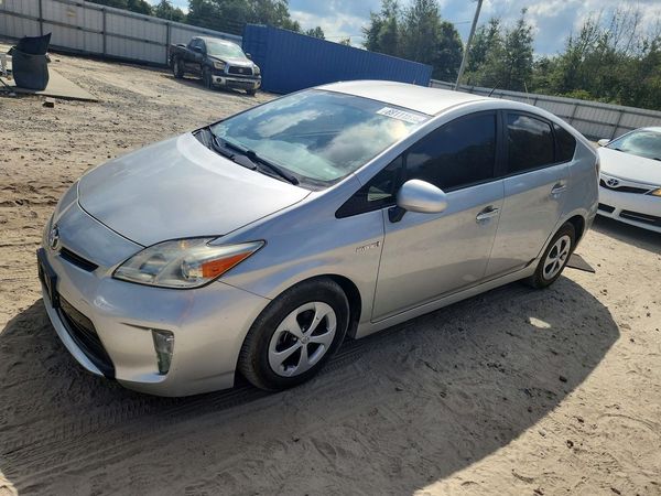 2014 TOYOTA PRIUS — DSFA — Front 3/4