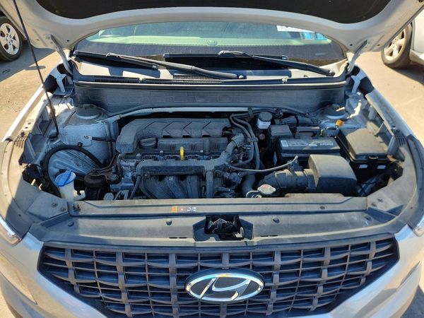 2021 HYUNDAI VENUE — Engine bay