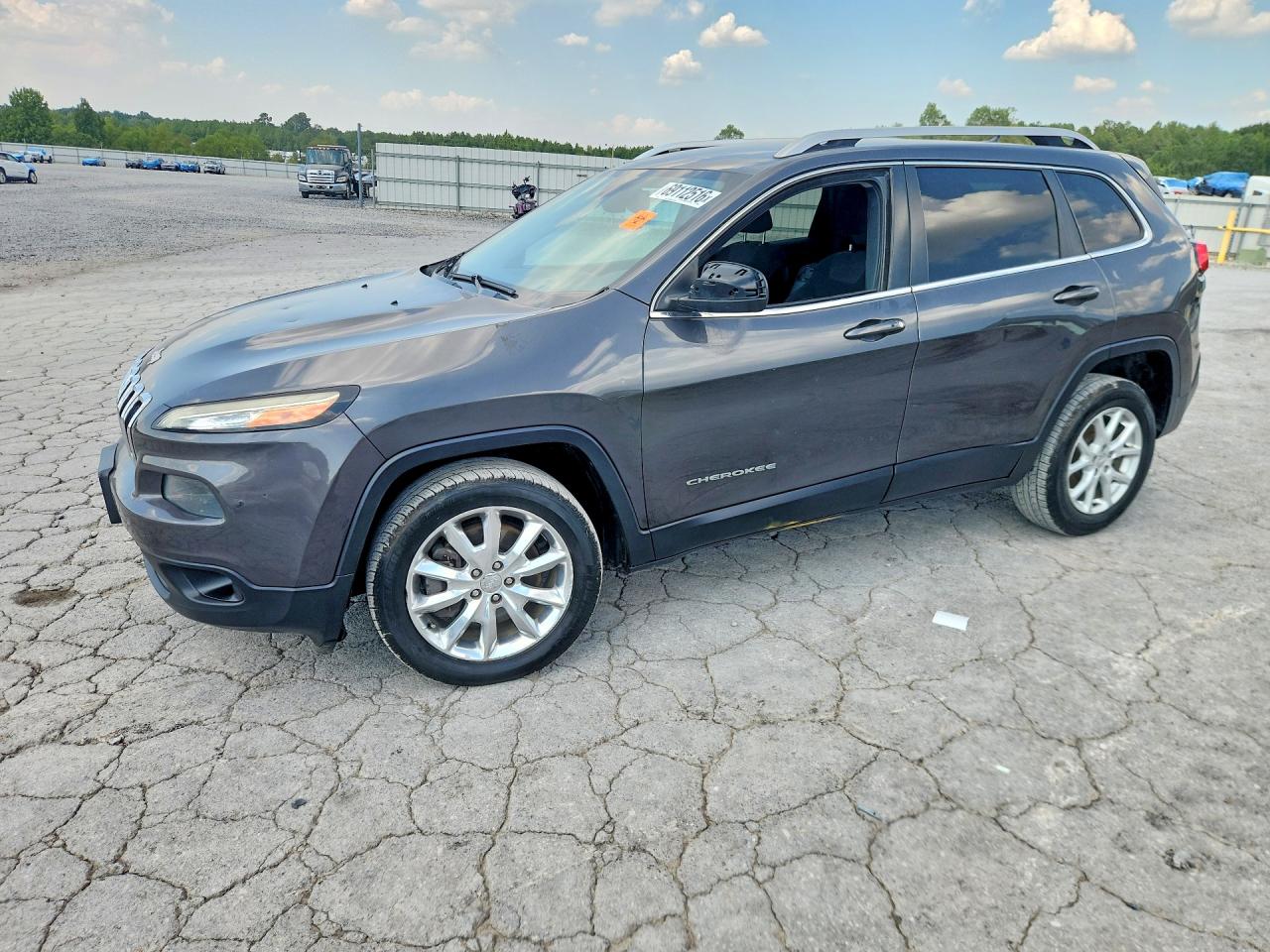 2015 JEEP CHEROKEE Latitude — Front 3/4