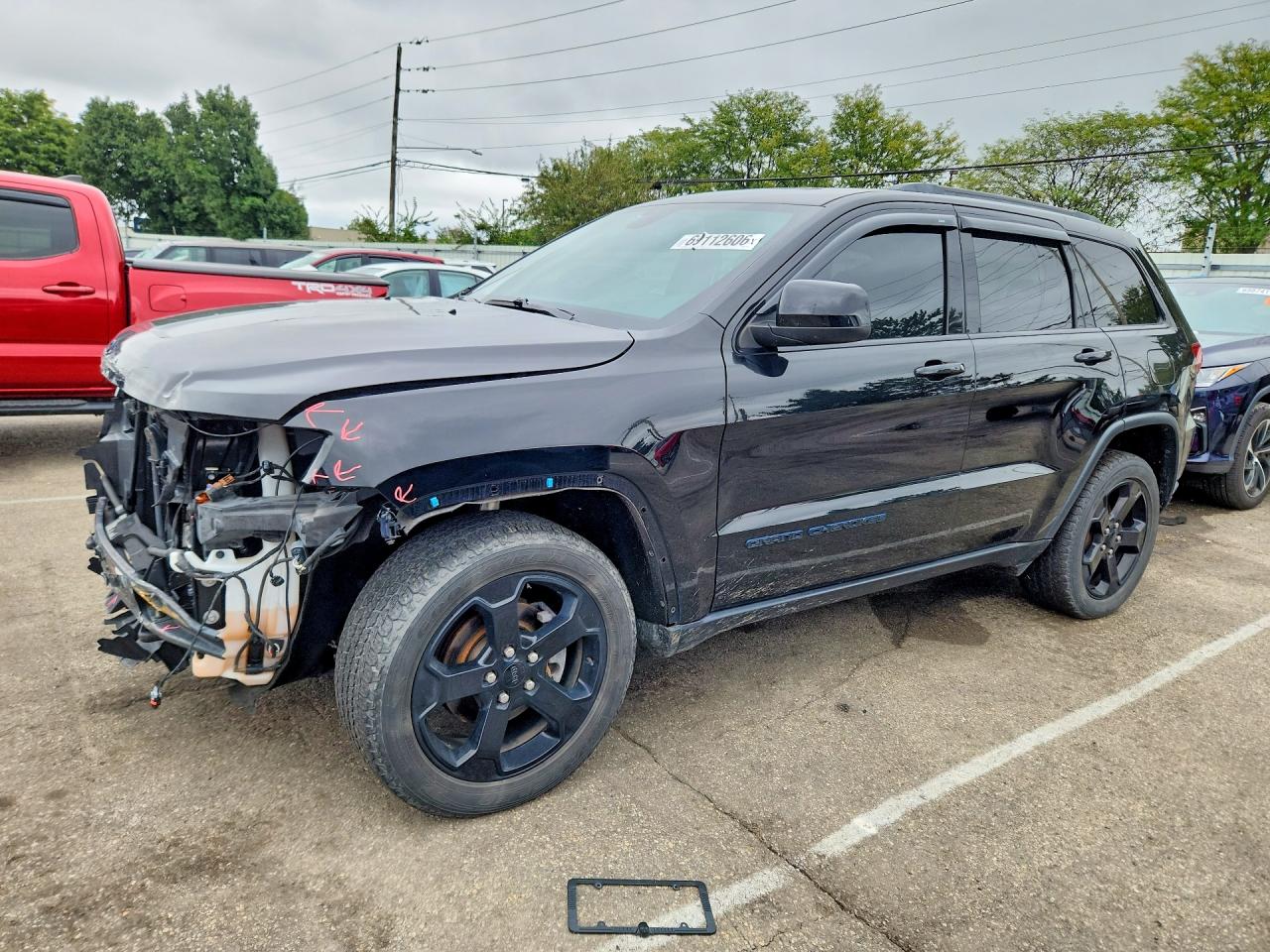 2019 JEEP GRAND CHEROKEE Laredo — Front 3/4
