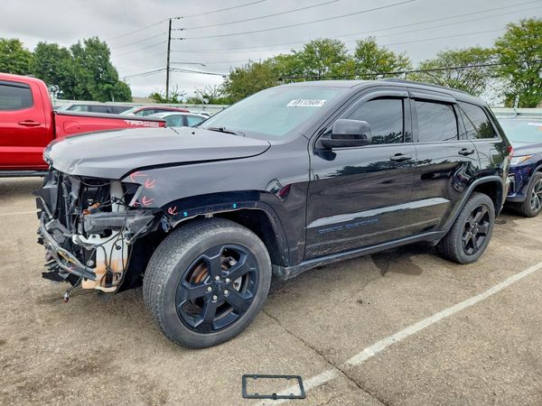 2019 JEEP GRAND CHEROKEE Laredo — Front 3/4