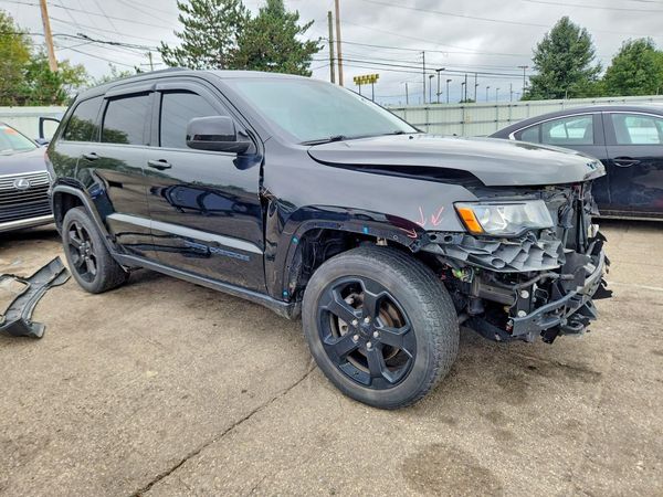 2019 JEEP GRAND CHEROKEE Laredo — Passenger 3/4