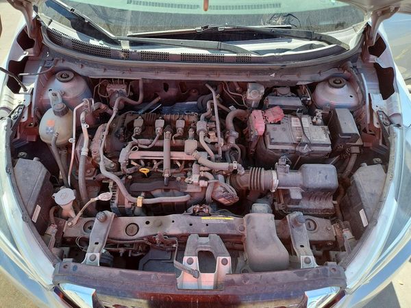 2020 NISSAN KICKS — Engine bay