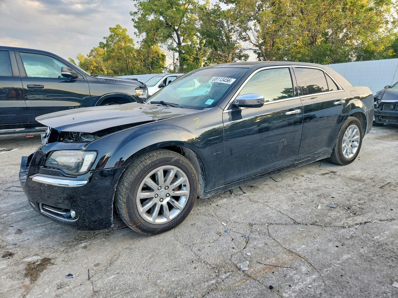 2014 CHRYSLER 300 — Front 3/4