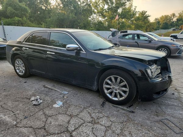 2014 CHRYSLER 300 — Passenger 3/4