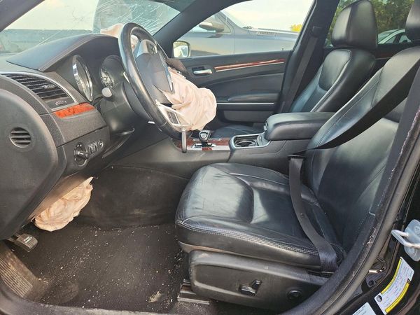2014 CHRYSLER 300 — DENT