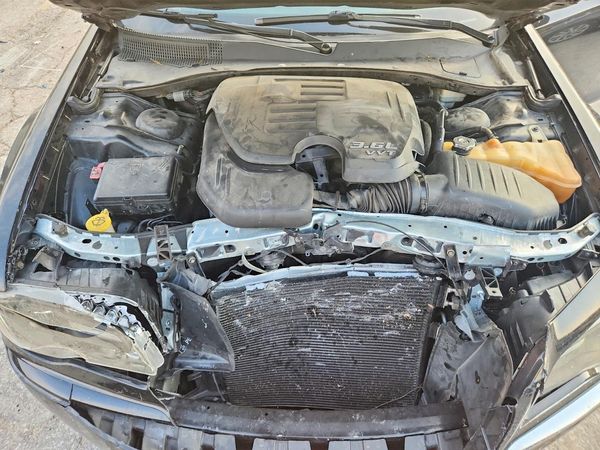 2014 CHRYSLER 300 — Engine bay