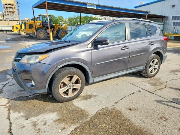 2015 TOYOTA RAV4 — Front 3/4