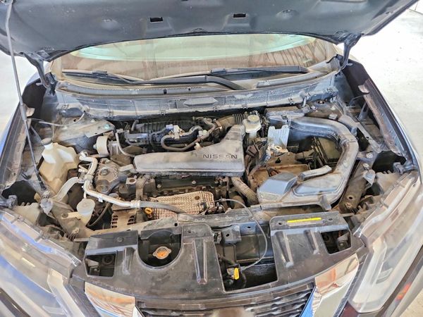 2019 NISSAN ROGUE — Engine bay