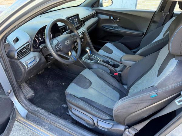 2019 HYUNDAI VELOSTER 2.0L and 2.0L Premium