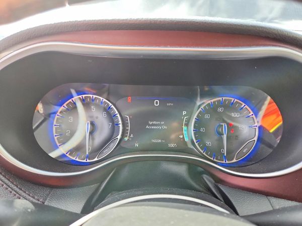 2017 CHRYSLER PACIFICA Limited — ODOM