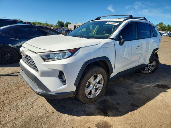 2020 TOYOTA RAV4 — Front 3/4