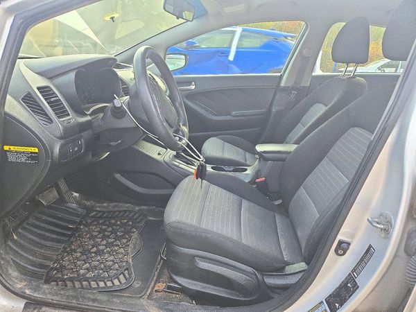 2015 KIA FORTE — DENT