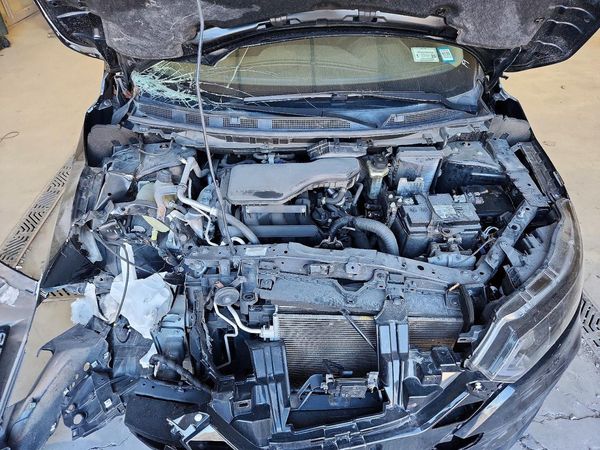 2021 NISSAN ROGUE SV — Engine bay