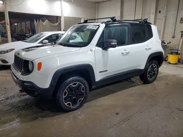 2016 JEEP RENEGADE — Front 3/4