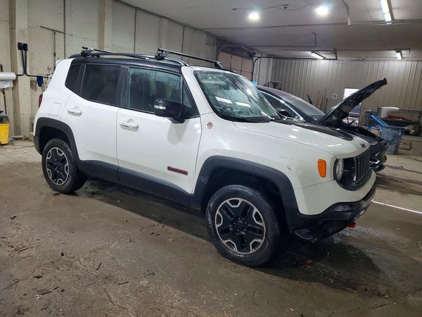 2016 JEEP RENEGADE — Passenger 3/4