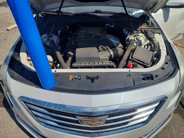 2016 CADILLAC CT6 — Engine bay