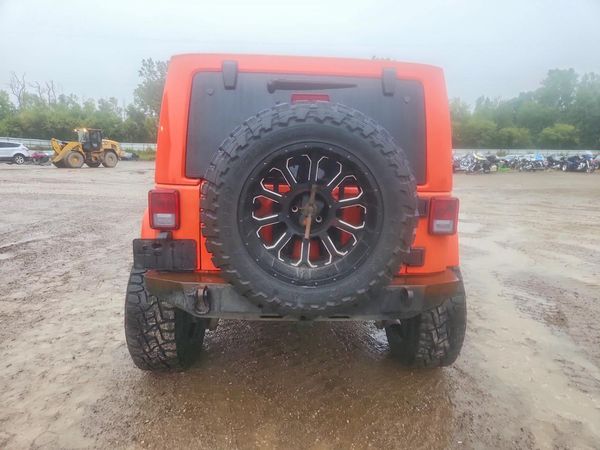 2015 JEEP WRANGLER UNLIMITED Sahara — DIRR