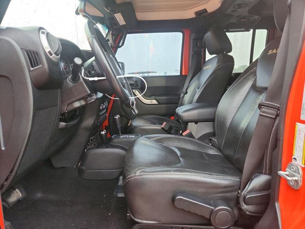 2015 JEEP WRANGLER UNLIMITED Sahara — DENT