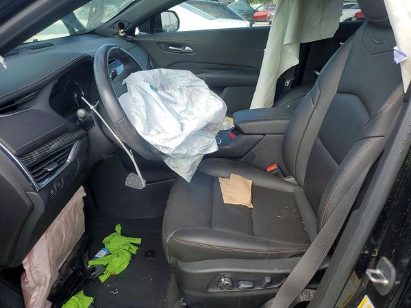 2019 CADILLAC XT4 Sport — DENT