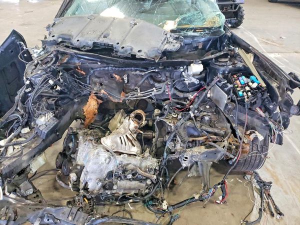 2015 TOYOTA COROLLA L/LE — Engine bay