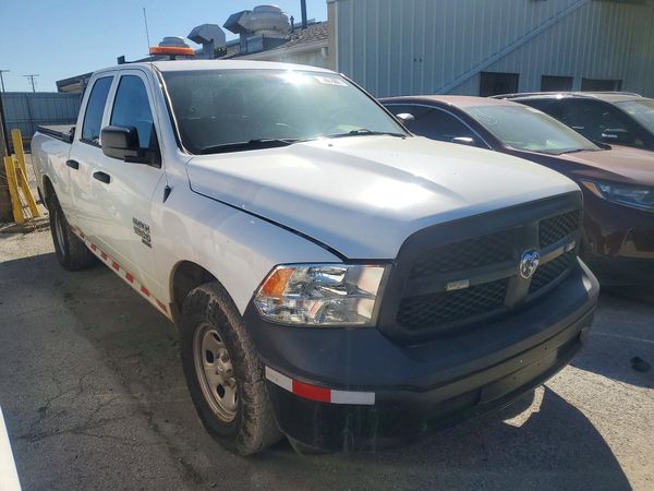 2021 RAM 1500 CLASSIC Tradesman — Passenger 3/4
