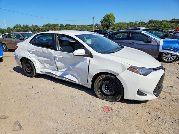 2017 TOYOTA COROLLA — Passenger 3/4