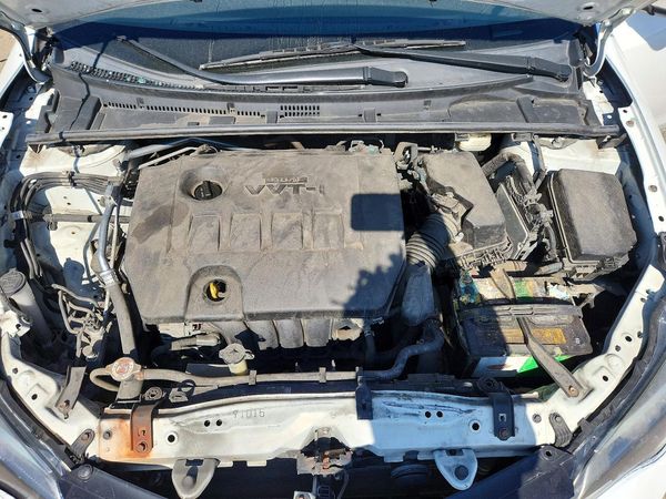 2017 TOYOTA COROLLA — Engine bay