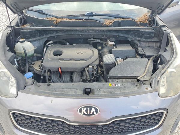 2019 KIA SPORTAGE LX — Engine bay