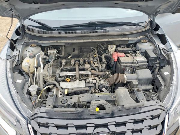 2023 NISSAN KICKS SR — Engine bay