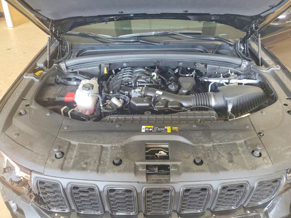 2025 JEEP GRAND CHEROKEE 4XE 4 — Engine bay