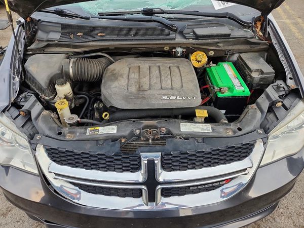 2016 DODGE GRAND CARAVAN SE — Engine bay