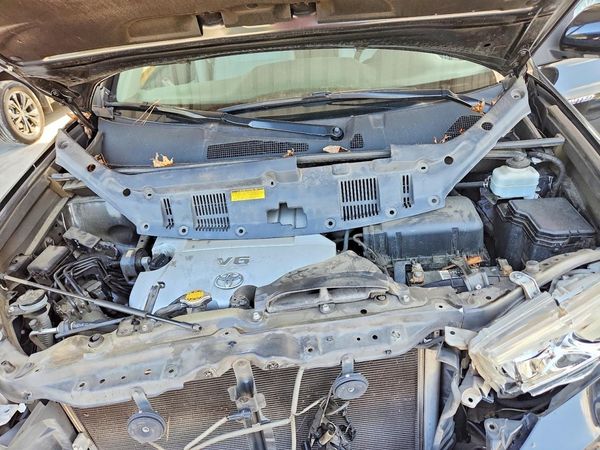 2012 TOYOTA HIGHLANDER Base/Hybrid — Engine bay