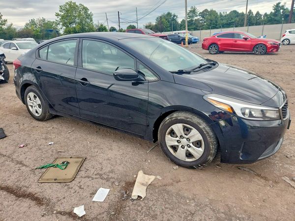 2017 KIA FORTE — Passenger 3/4