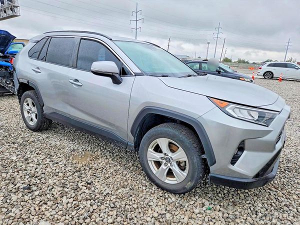 2019 TOYOTA RAV4 XLE / XLE Premium 4WD — Passenger 3/4