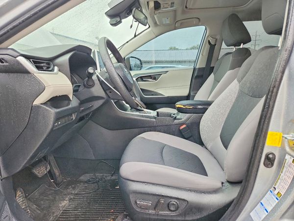 2019 TOYOTA RAV4 XLE / XLE Premium 4WD — DENT