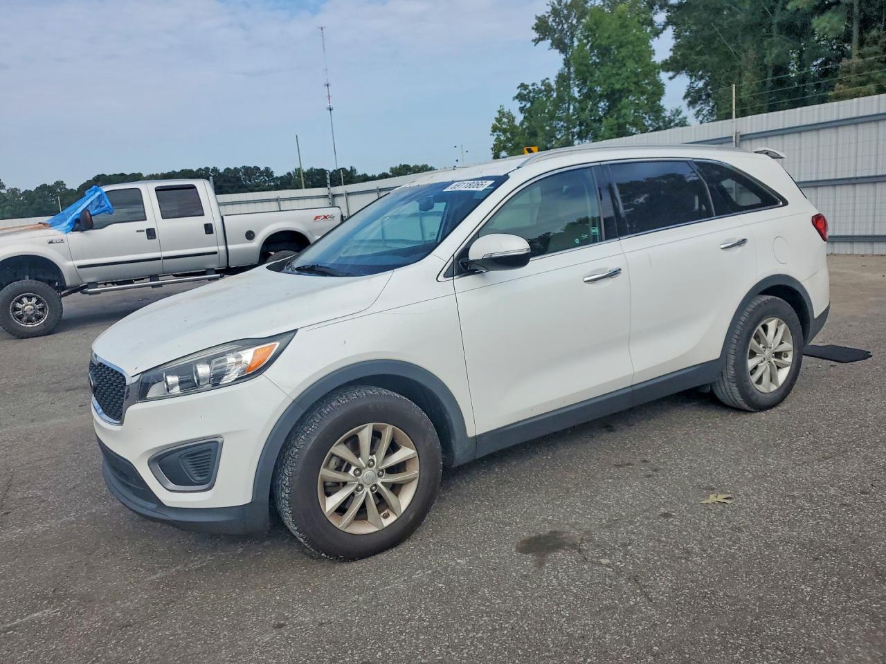 2016 KIA SORENTO — Front 3/4