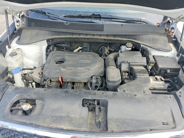 2016 KIA SORENTO — Engine bay
