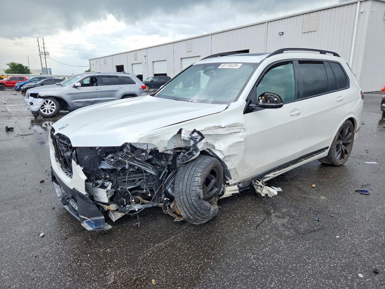 2023 BMW X7 xDrive40i — Front 3/4