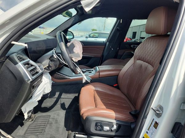 2023 BMW X7 xDrive40i — DENT