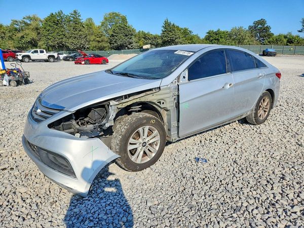 2014 HYUNDAI SONATA — Front 3/4
