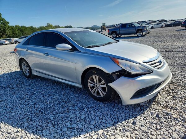 2014 HYUNDAI SONATA — Passenger 3/4