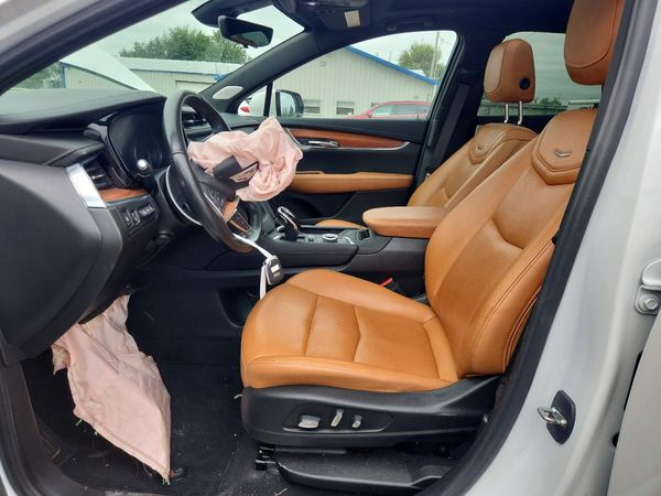 2021 CADILLAC XT5 Premium Luxury — DENT