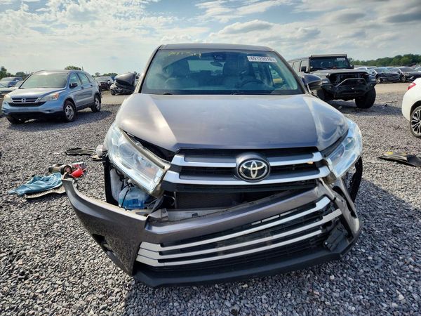 2019 TOYOTA HIGHLANDER LE/LE Plus