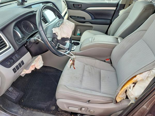 2019 TOYOTA HIGHLANDER LE/LE Plus