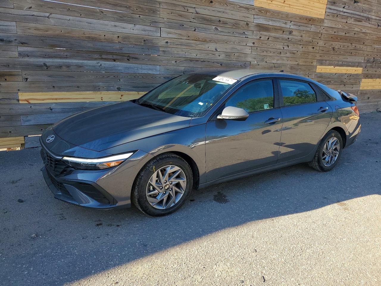 2024 HYUNDAI ELANTRA SEL — Front 3/4
