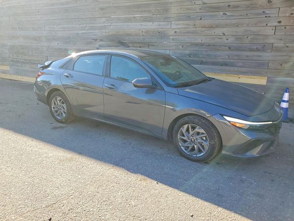 2024 HYUNDAI ELANTRA SEL — Passenger 3/4